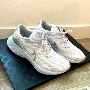 Womens Nike renew